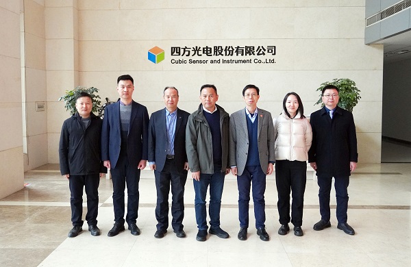 中國汽車技術研究中心資深首席專家方茂東、李孟良一行蒞臨四方光電參觀交流